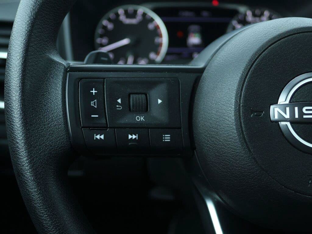 Used 2023 Nissan Rogue S AWD/4WD image 25