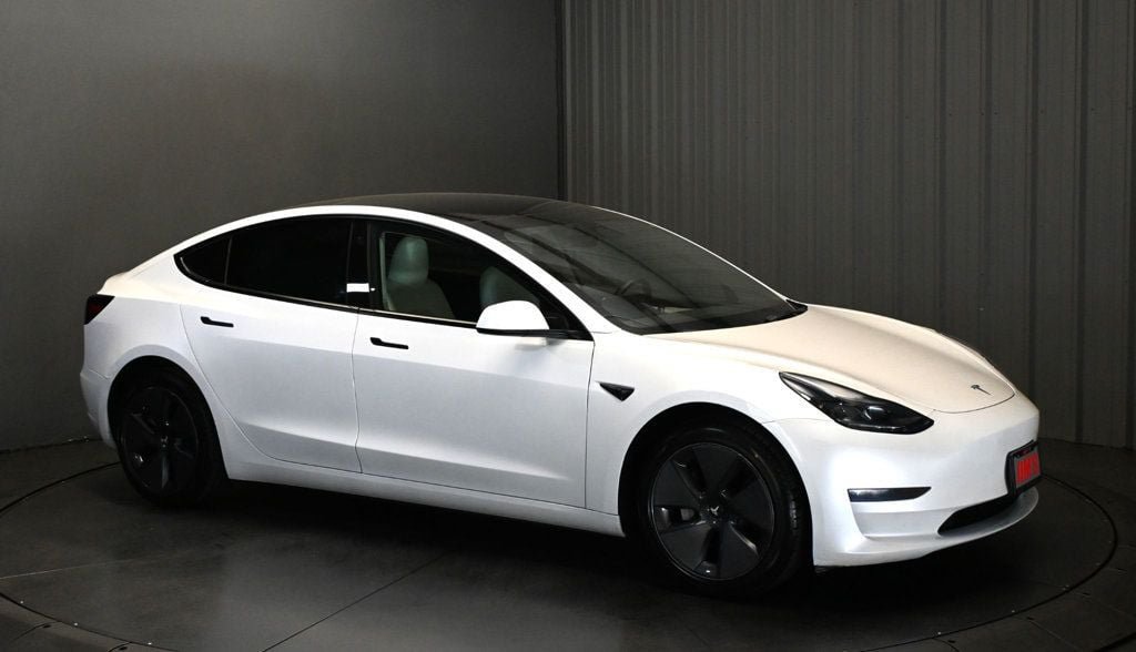 Used 2023 Tesla Model 3 Standard Range RWD image 3