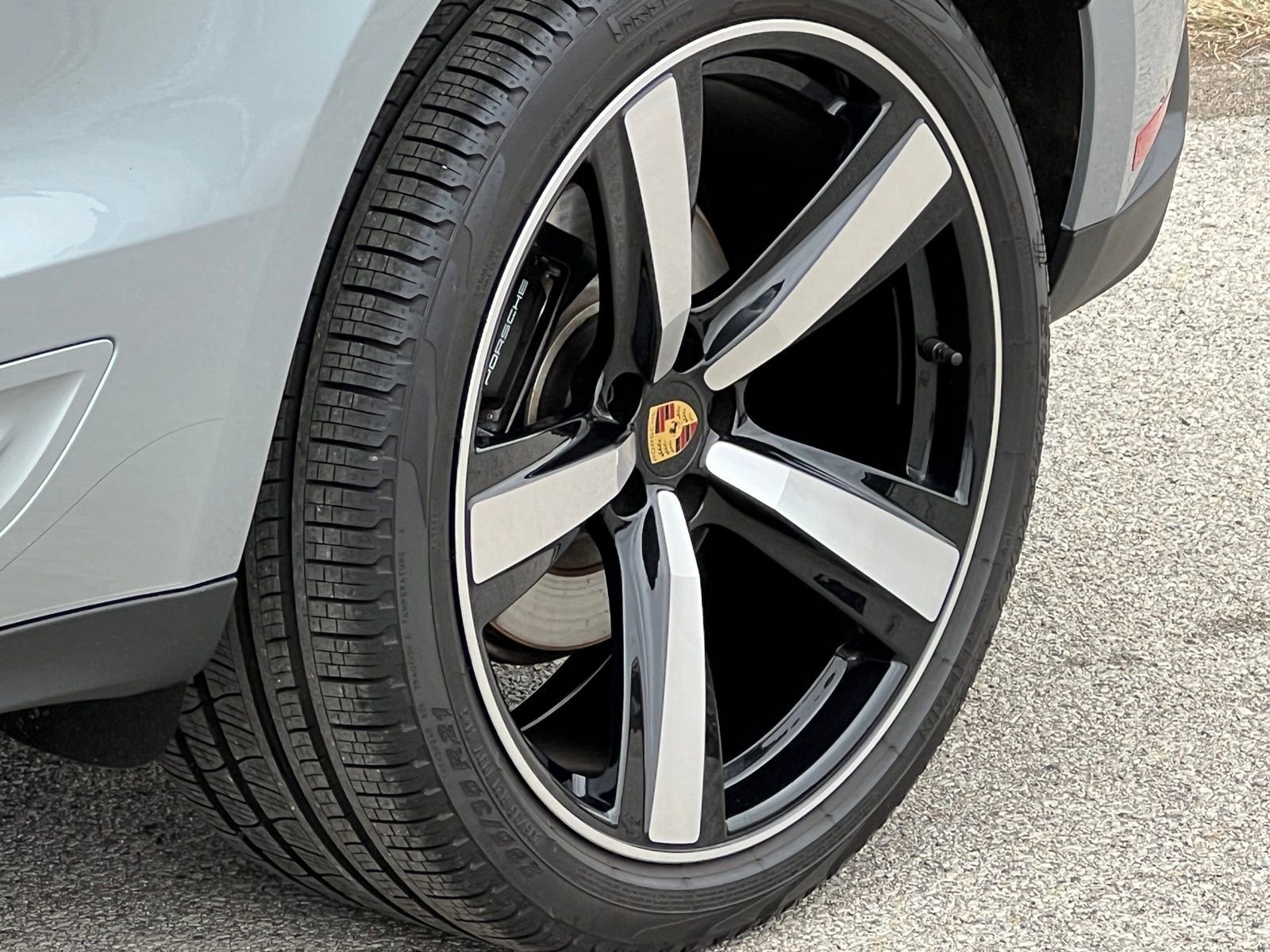 Certified 2025 Porsche Macan AWD/4WD image 12