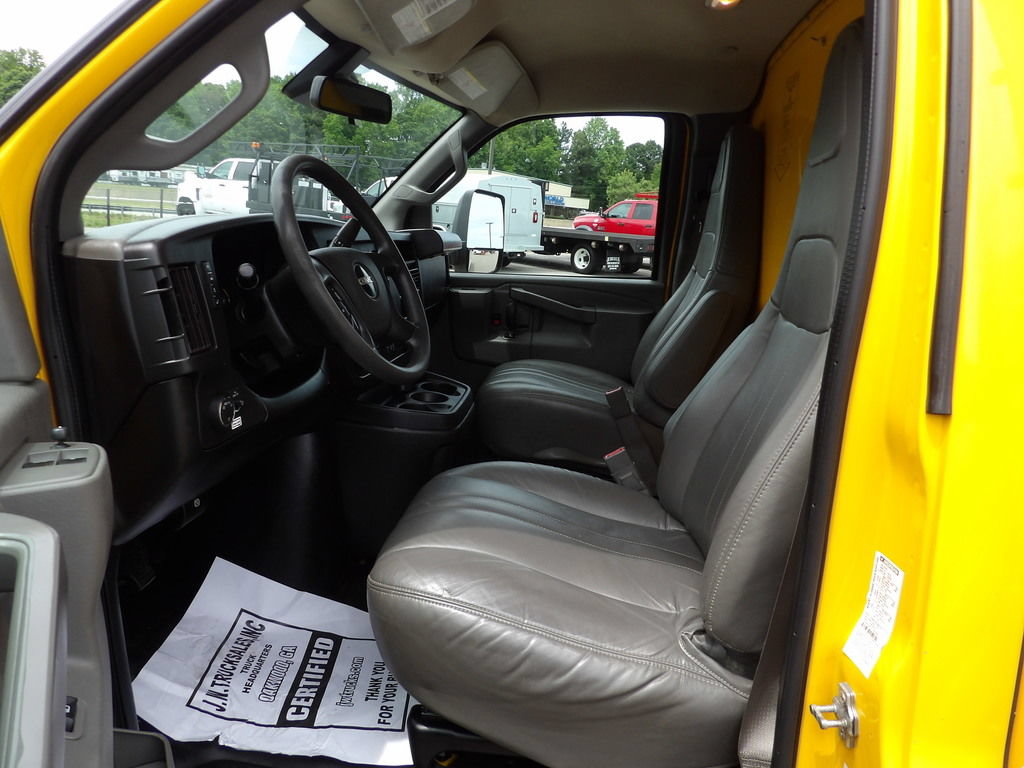 Used 2022 GMC Savana 3500 Extended w/ Power Convenience Package RWD image 17