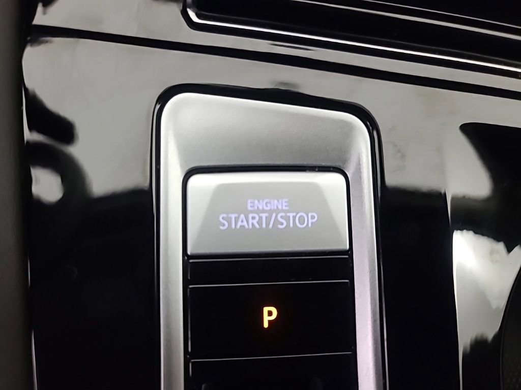 Used 2025 Volkswagen Atlas SE image 36