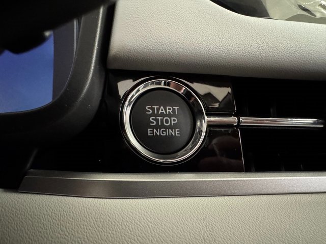 New 2025 Mitsubishi Outlander SE image 11
