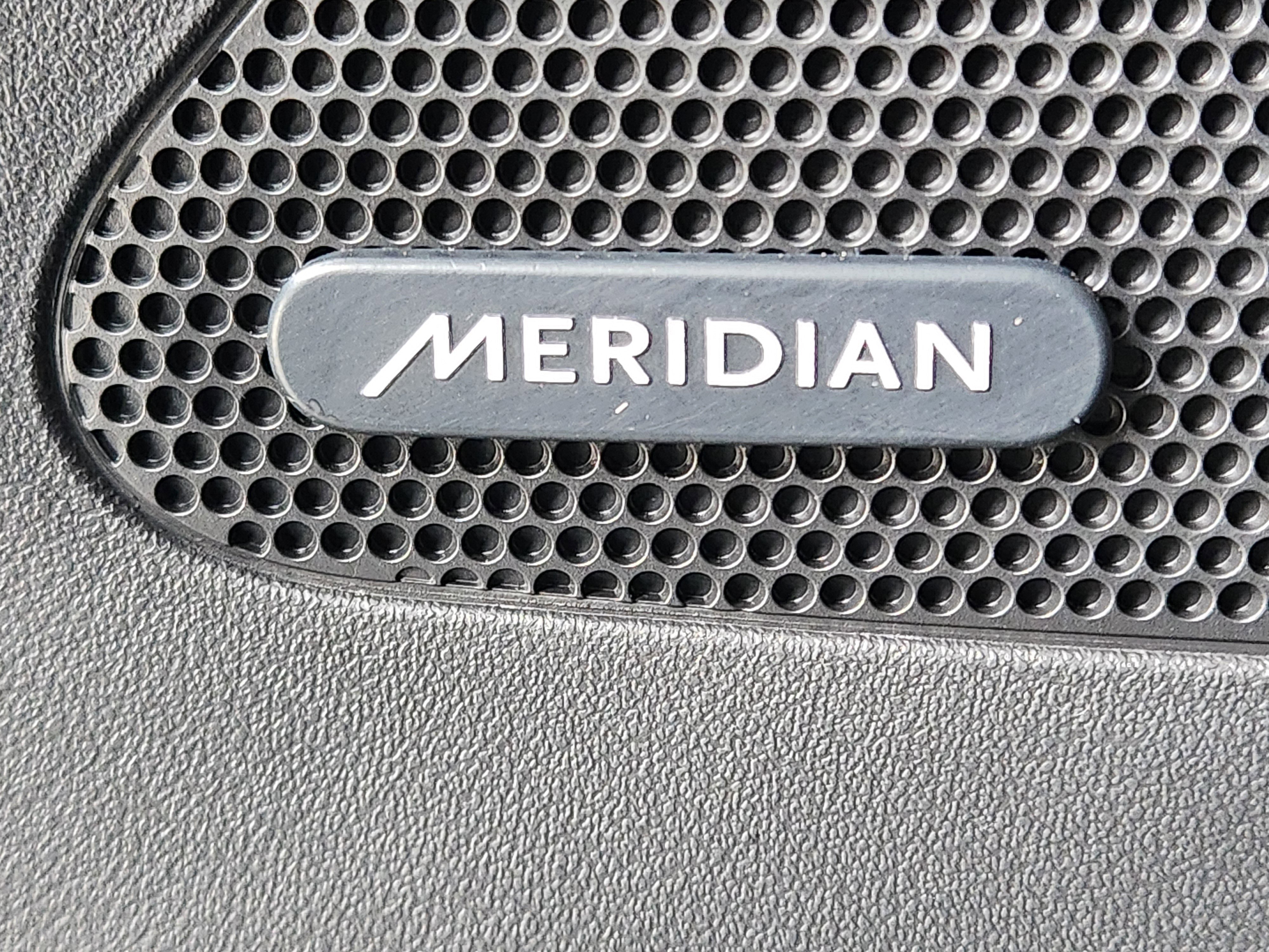 Used 2019 Jaguar F-PACE Premium image 30