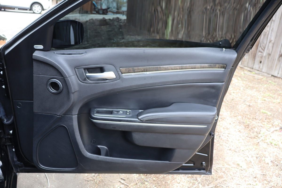 Used 2016 Chrysler 300 C image 26