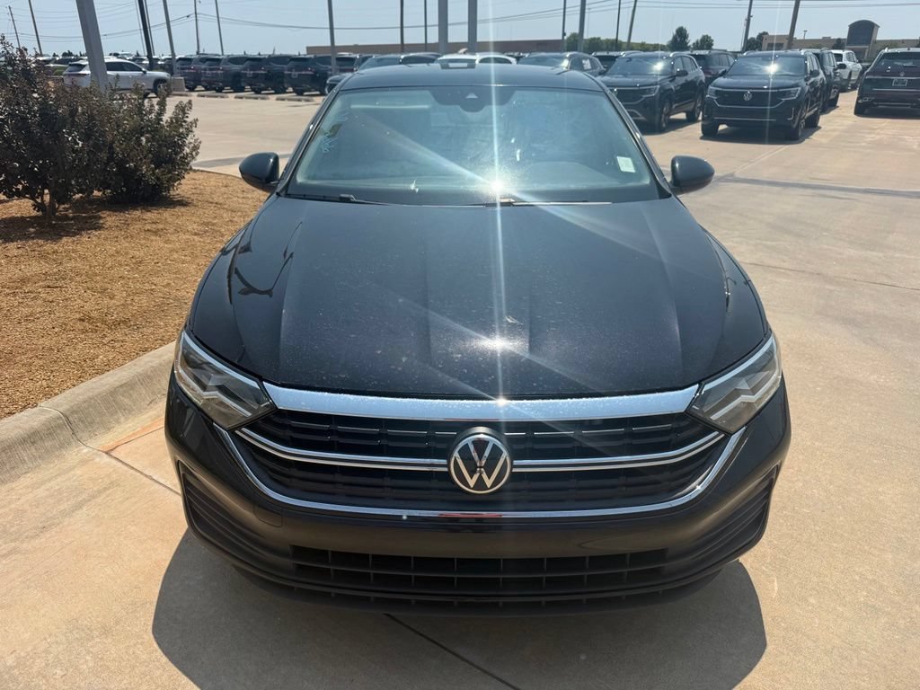 Certified 2023 Volkswagen Jetta SE w/ Panoramic Sunroof Package FWD image 8