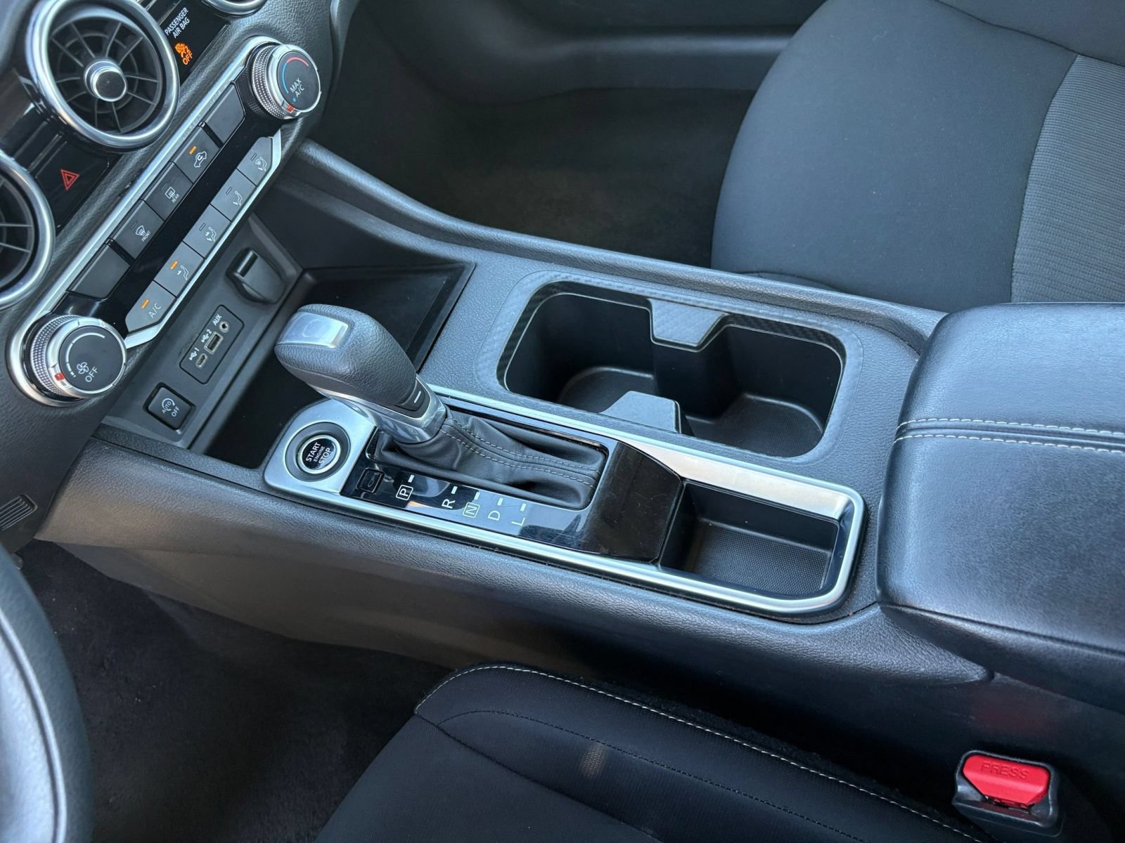 Used 2025 Nissan Sentra SV FWD image 39