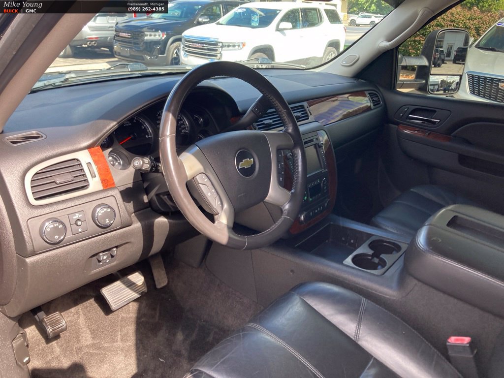 Used 2012 Chevrolet Suburban 2500 LT AWD/4WD image 19