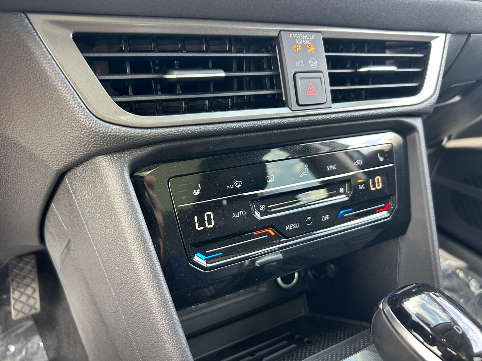 New 2026 Volkswagen Taos SE FWD image 12
