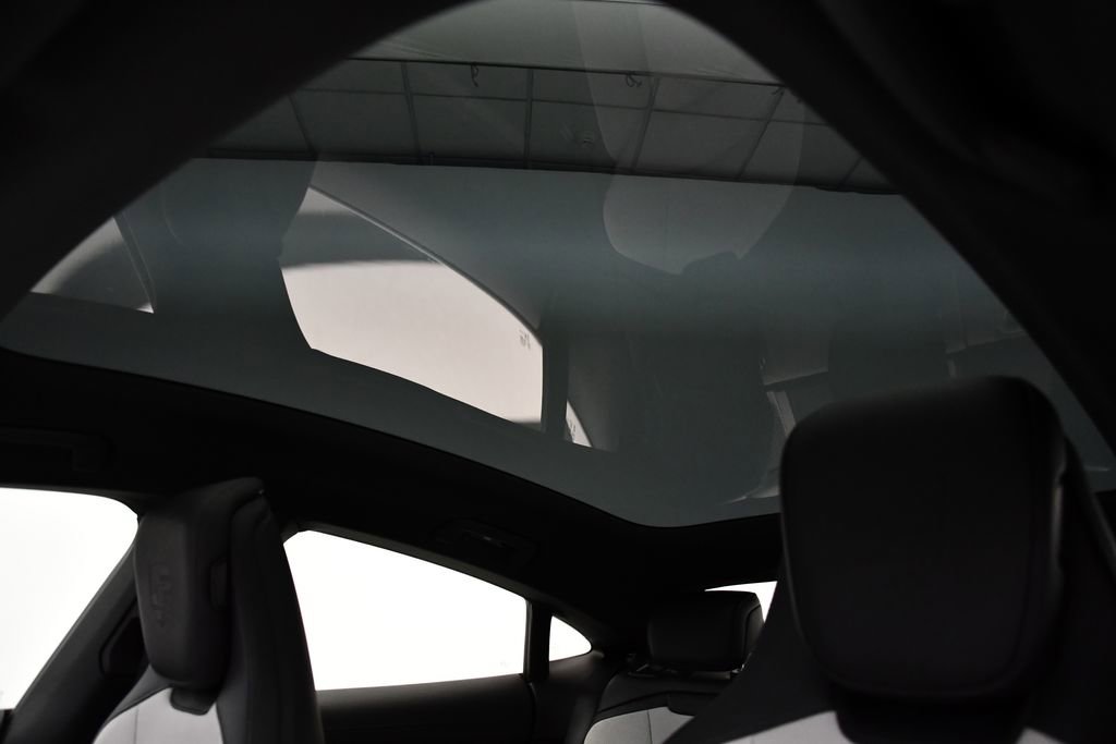 Used 2025 Porsche Taycan image 17