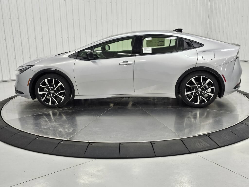 New 2026 Toyota Prius Plug-In Hybrid FWD image 2