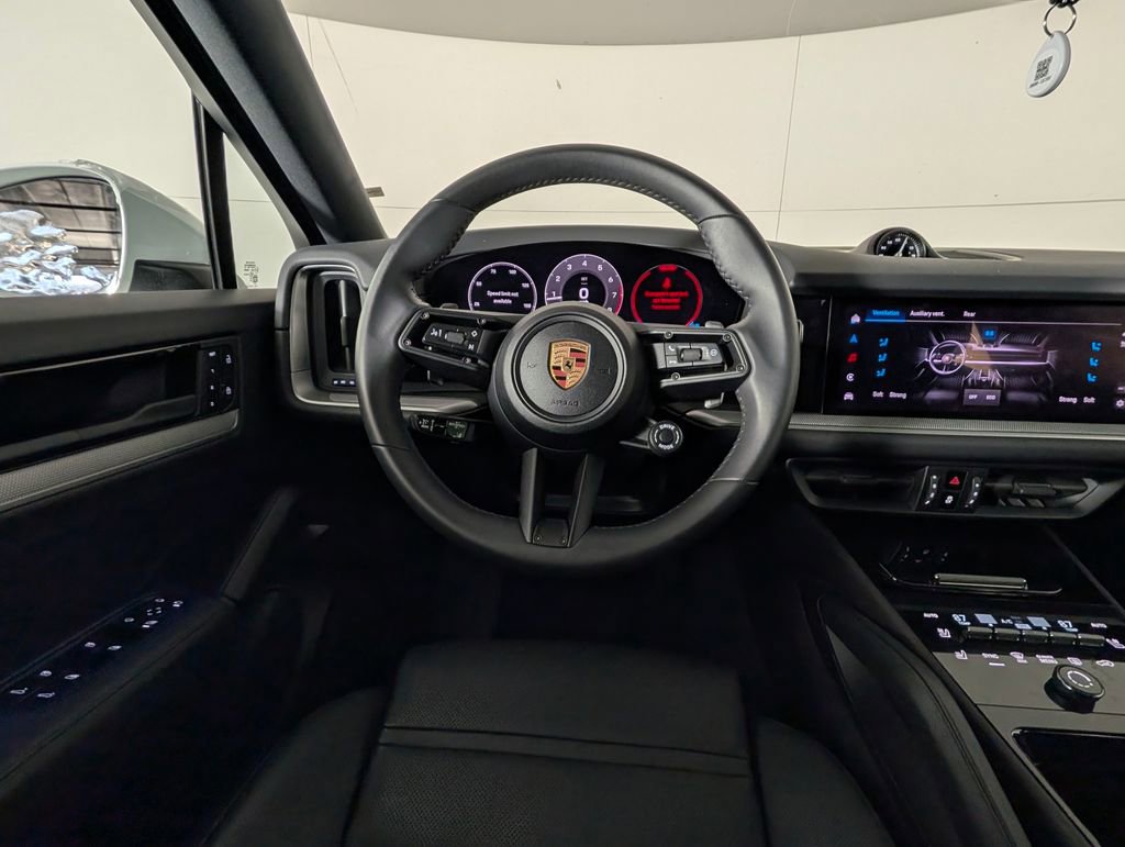Certified 2025 Porsche Cayenne Coupe image 20
