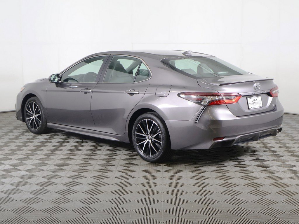 Used 2023 Toyota Camry SE image 6