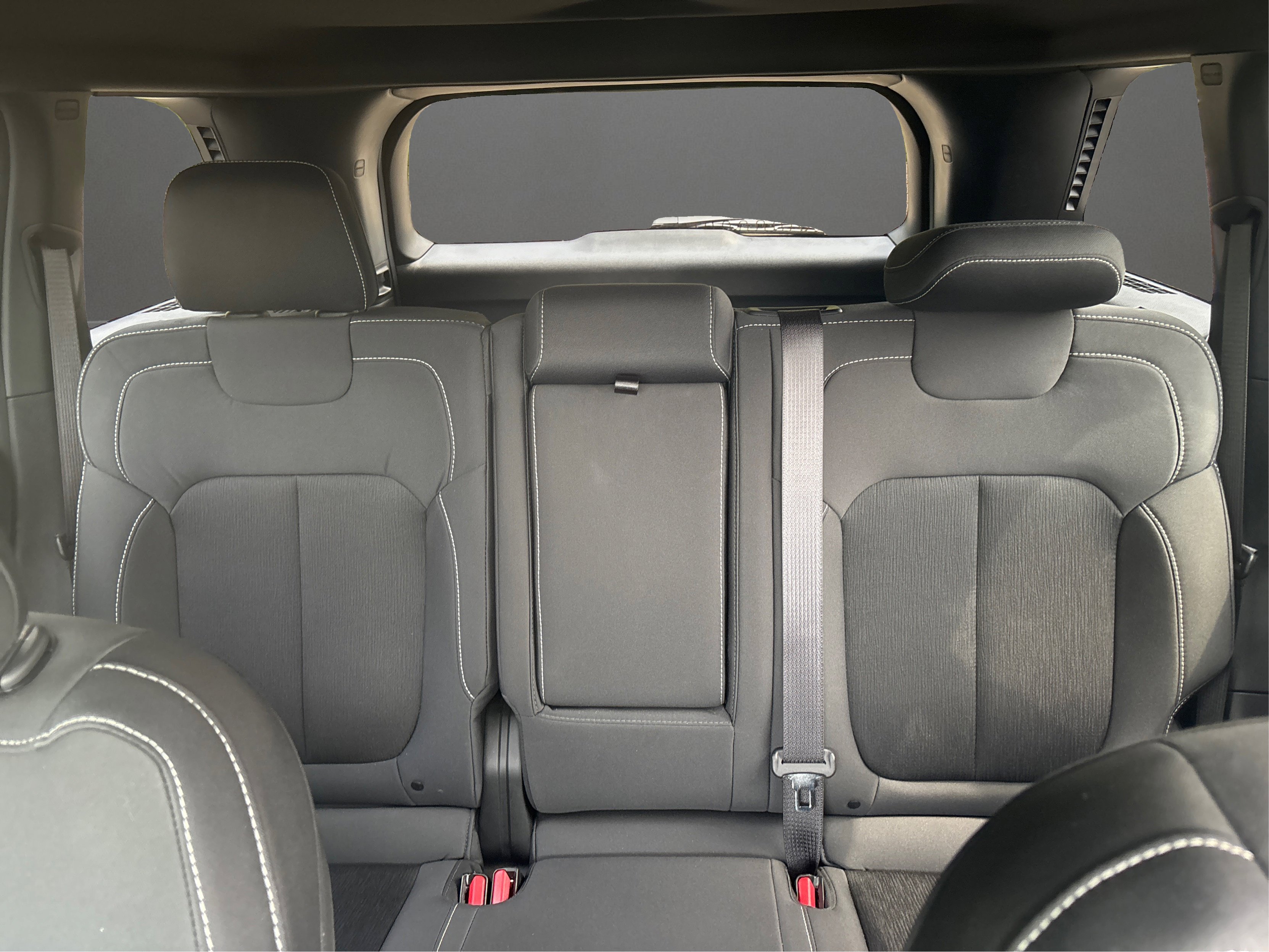 Used 2024 Jeep Grand Cherokee Laredo image 17