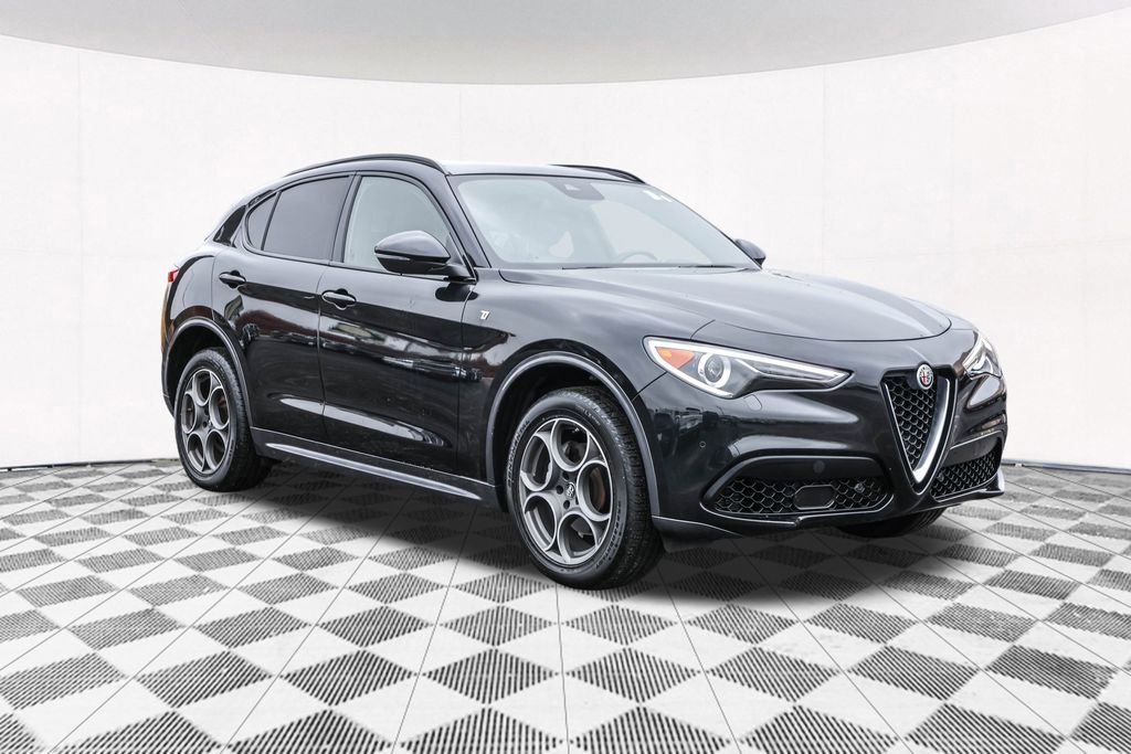Used 2023 Alfa Romeo Stelvio Ti image 11
