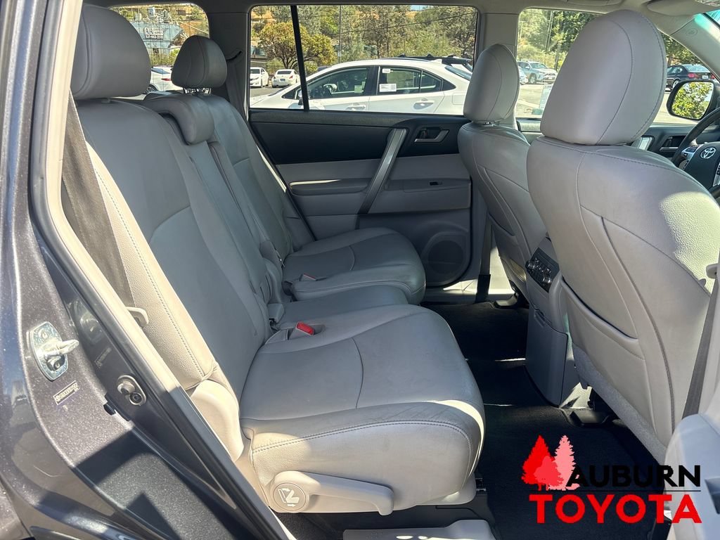 Used 2013 Toyota Highlander SE FWD image 20