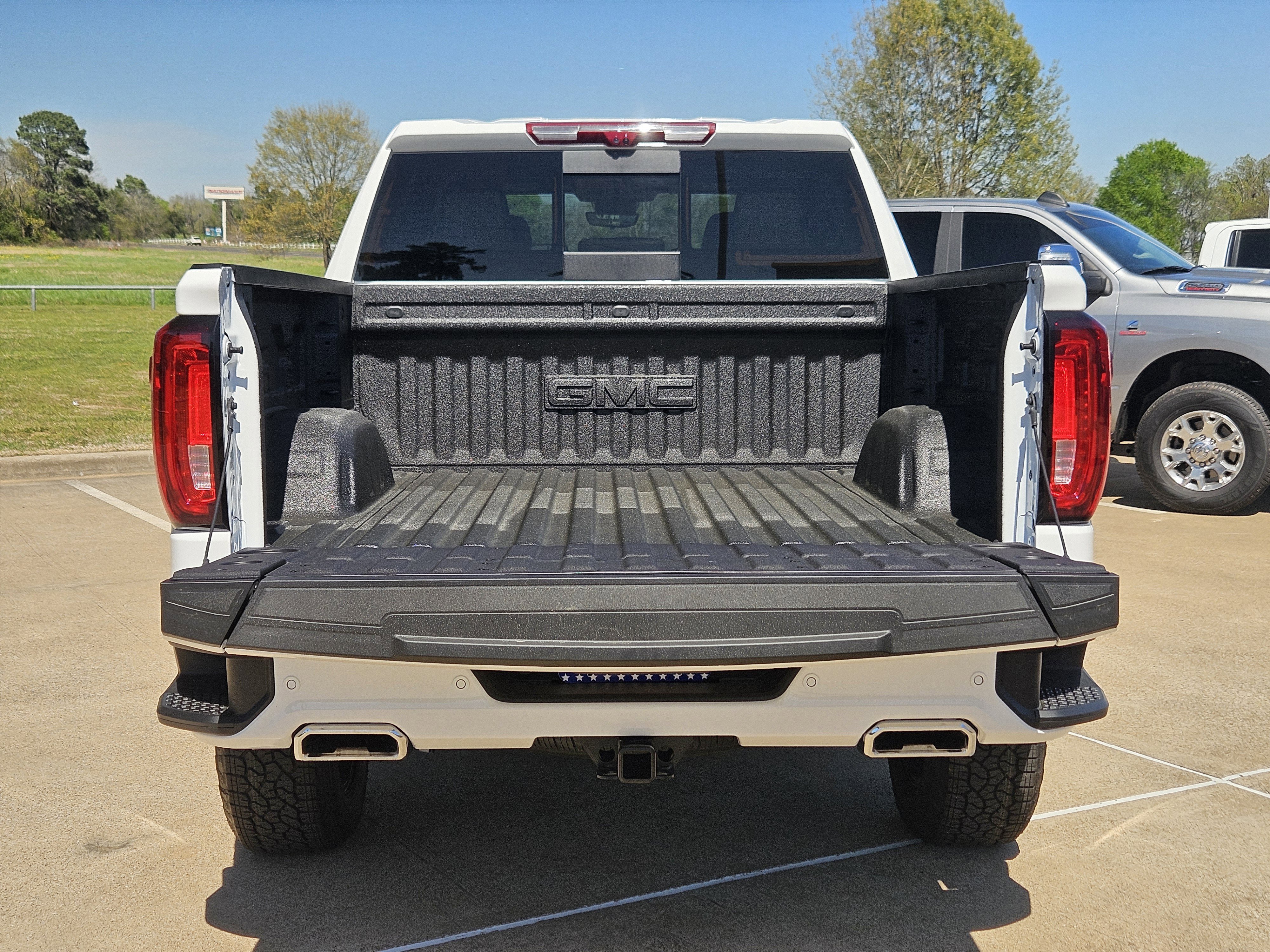 New 2026 GMC Sierra 1500 AT4 w/ AT4 Premium Package AWD/4WD image 10