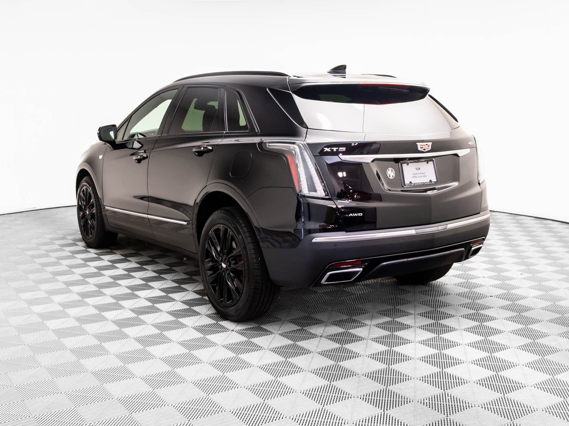 Certified 2023 Cadillac XT5 Sportv AWD/4WD image 3