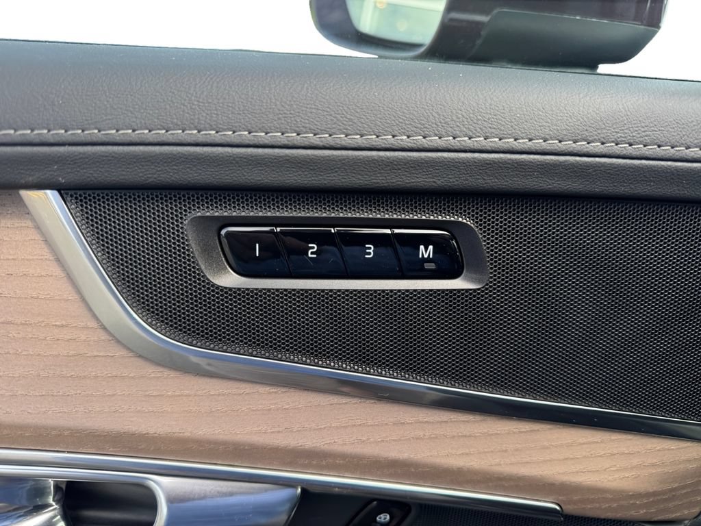 Certified 2025 Volvo XC90 B5 Core AWD/4WD image 13