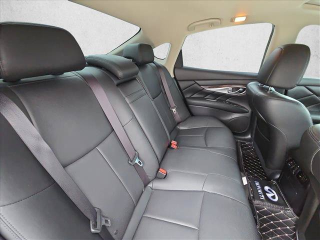 Used 2019 INFINITI Q70 Luxe RWD image 18