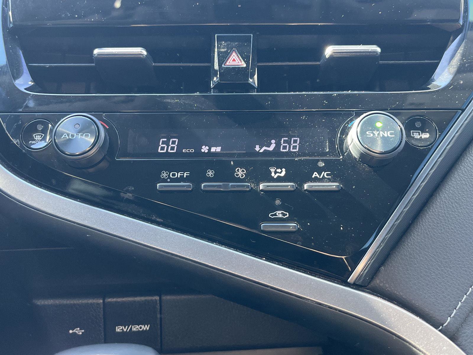 Used 2022 Toyota Camry SE w/ Cold Weather Package image 16