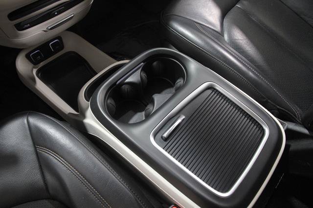 Used 2020 Chrysler Pacifica Touring-L Plus FWD image 17