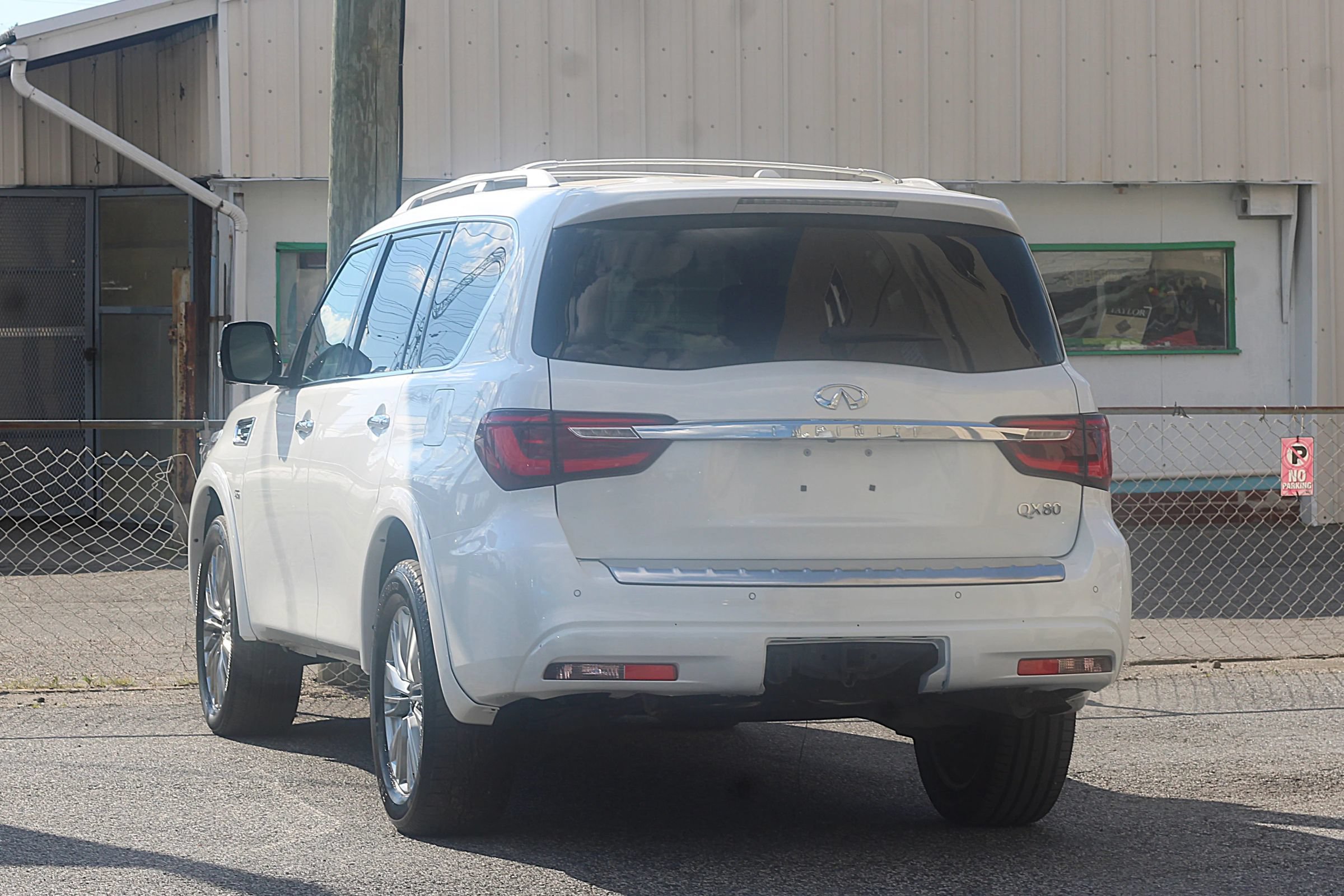 Used 2019 INFINITI QX80 Luxe w/ 22" Wheel Package AWD/4WD image 6