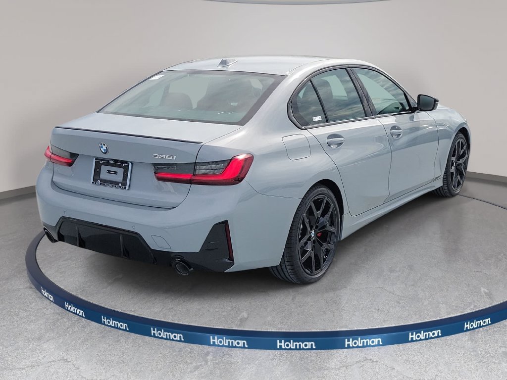 New 2026 BMW 330i Sedan w/ M Sport Package RWD image 4