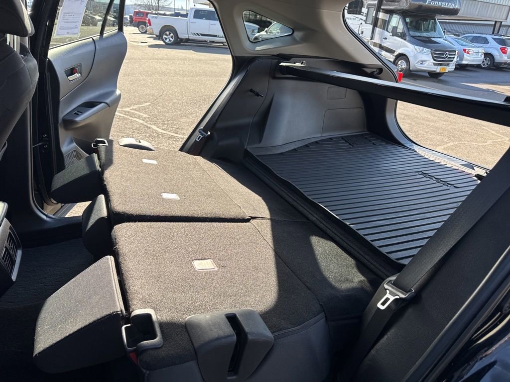 Used 2021 Toyota Venza LE image 16