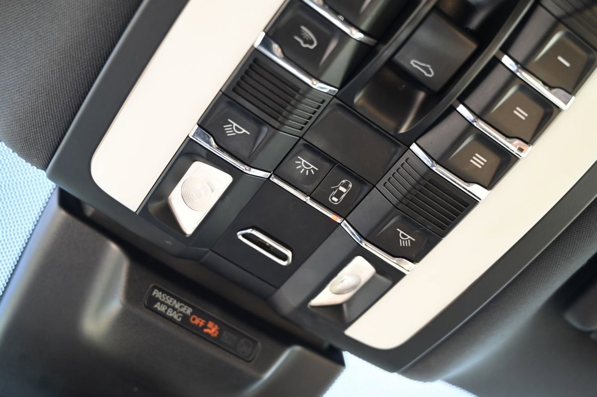 Used 2018 Porsche Macan S image 38