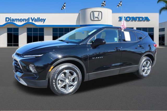 Used 2025 Chevrolet Blazer LT FWD image 3