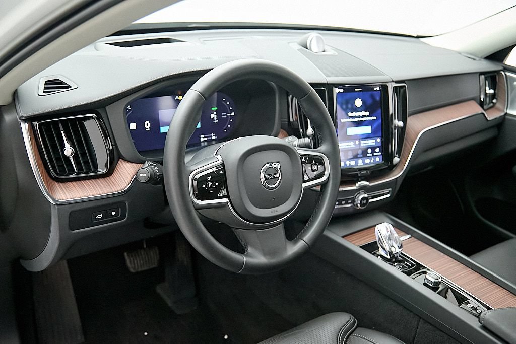 Certified 2023 Volvo XC60 T8 Ultimate w/ Climate Package AWD/4WD image 13