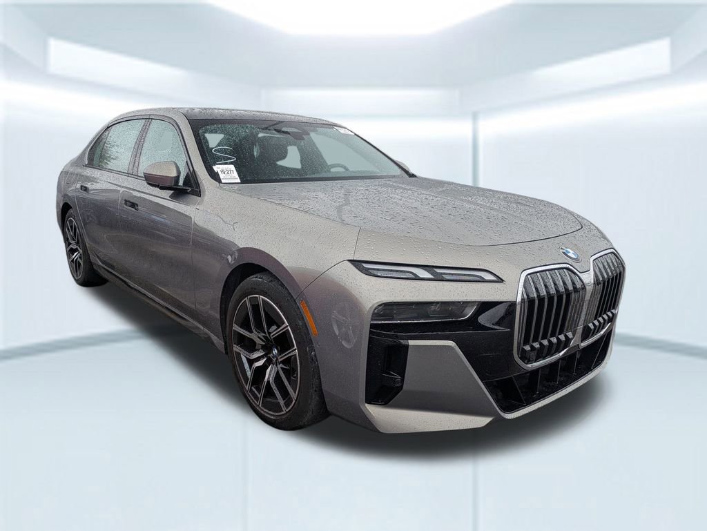 Used 2024 BMW 740i image 4