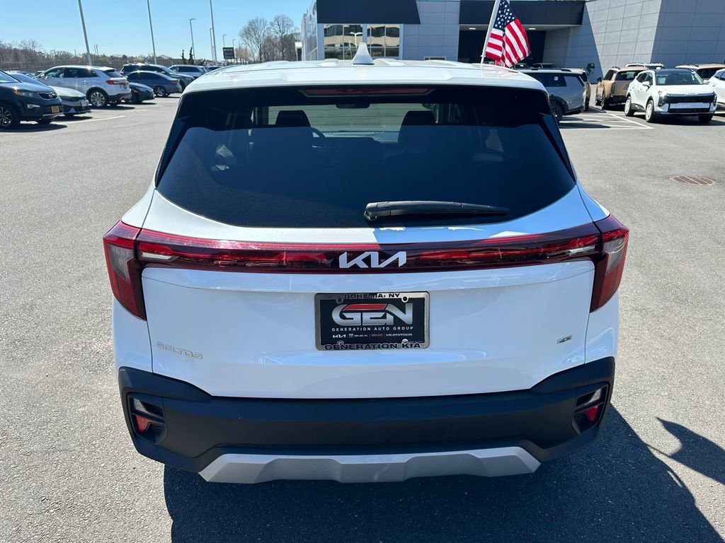 Used 2024 Kia Seltos LX AWD/4WD image 4