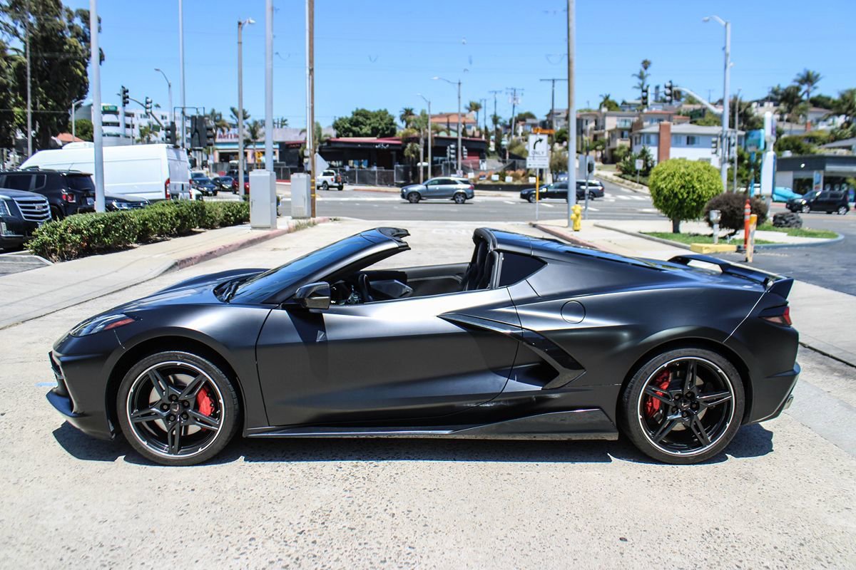 Used 2021 Chevrolet Corvette Stingray Premium Cpe w/ Z51 Performance Package RWD image 2