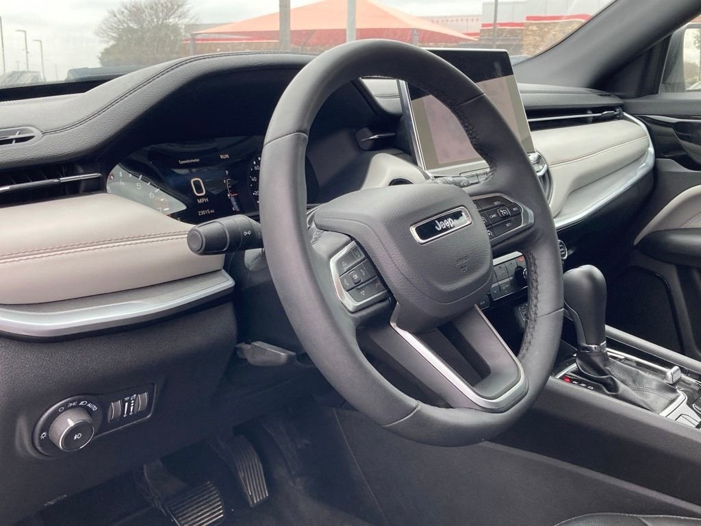 Used 2025 Jeep Compass Limited image 9