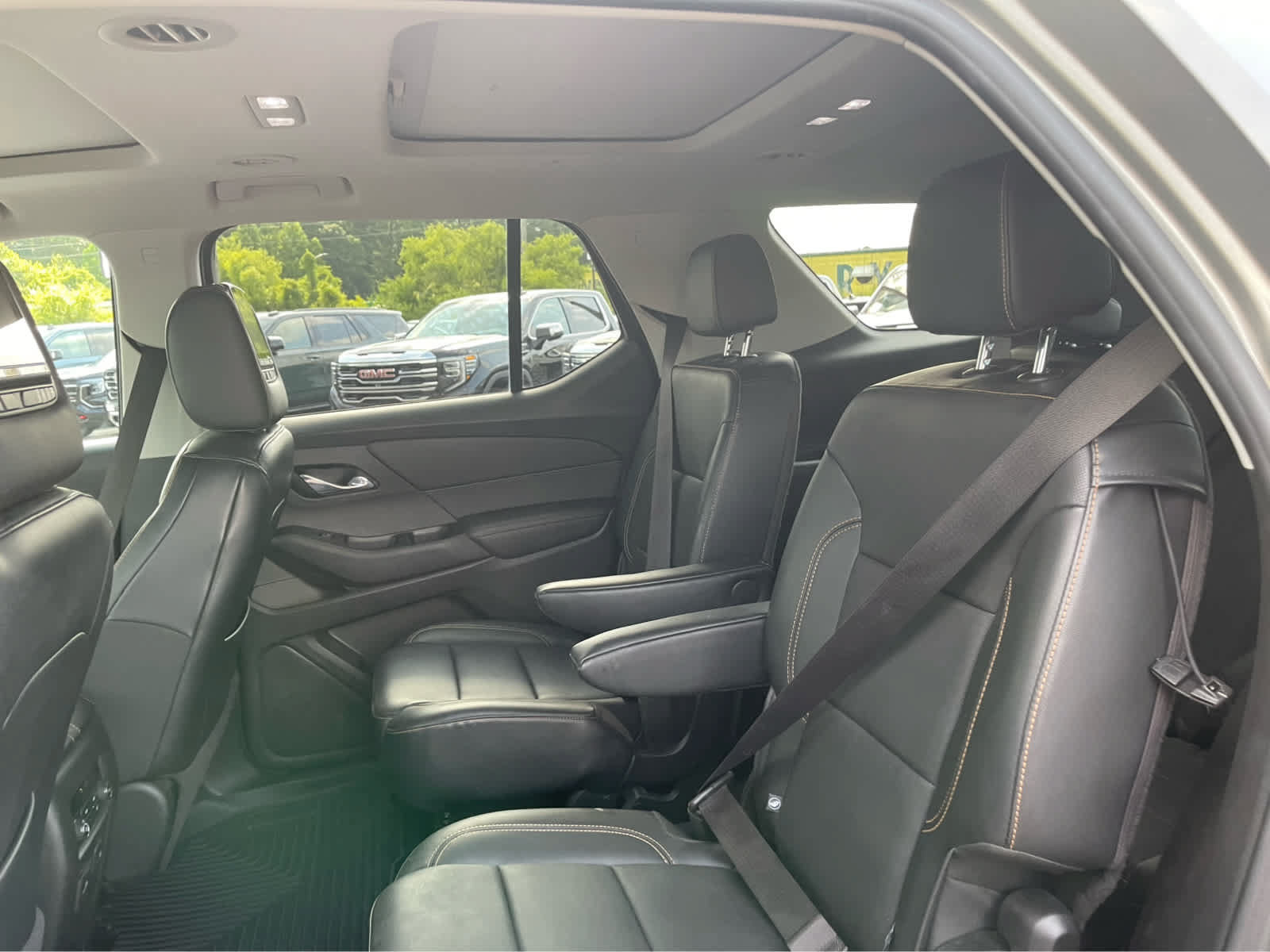 Used 2019 Chevrolet Traverse Premier w/ Driver Confidence II Package FWD image 21