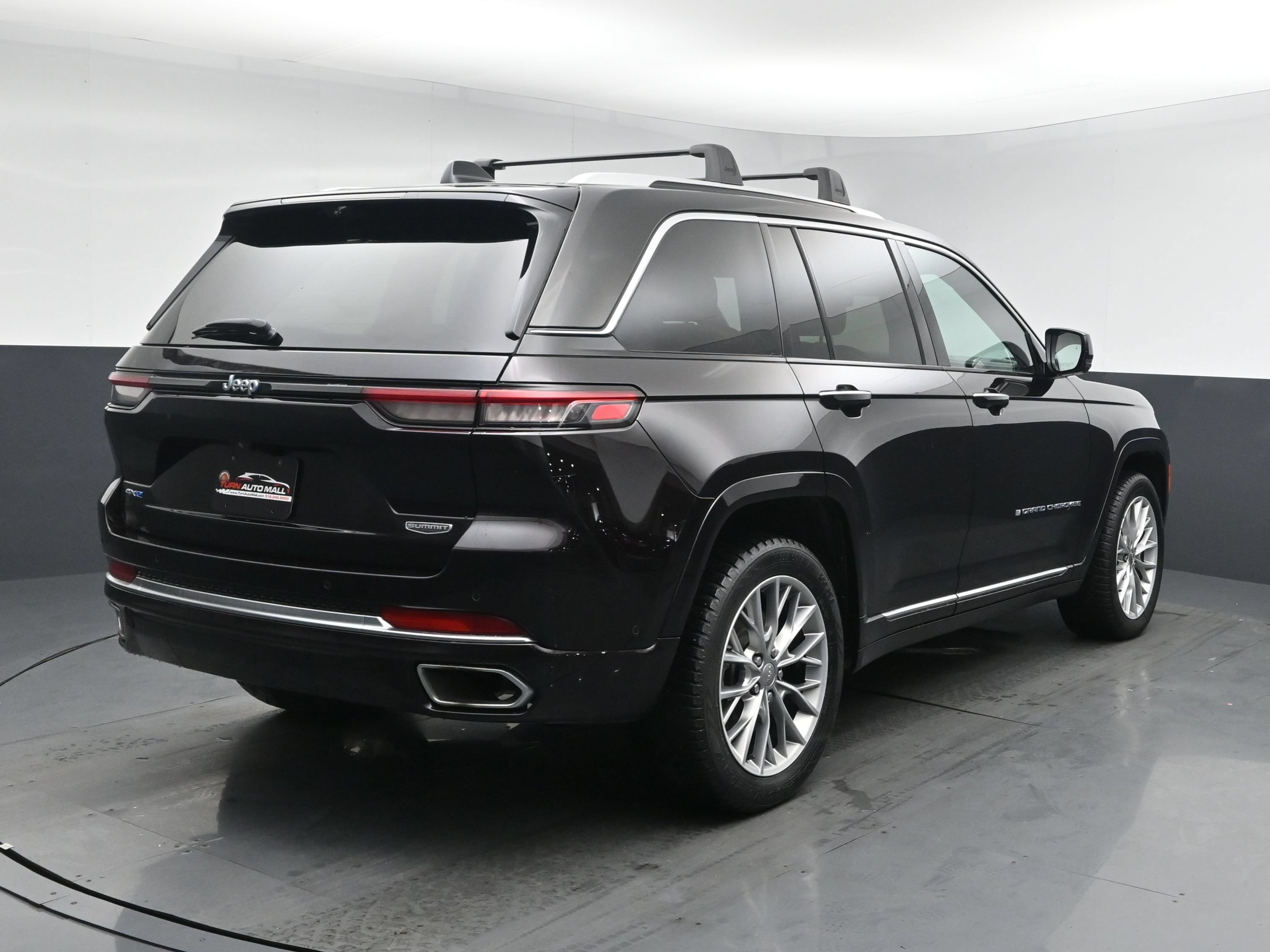 Used 2022 Jeep Grand Cherokee Summit w/ Advanced Protech Group IV AWD/4WD image 23