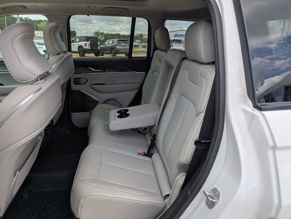 Used 2023 Jeep Grand Cherokee Overland w/ Adv Protech Group III RWD image 11