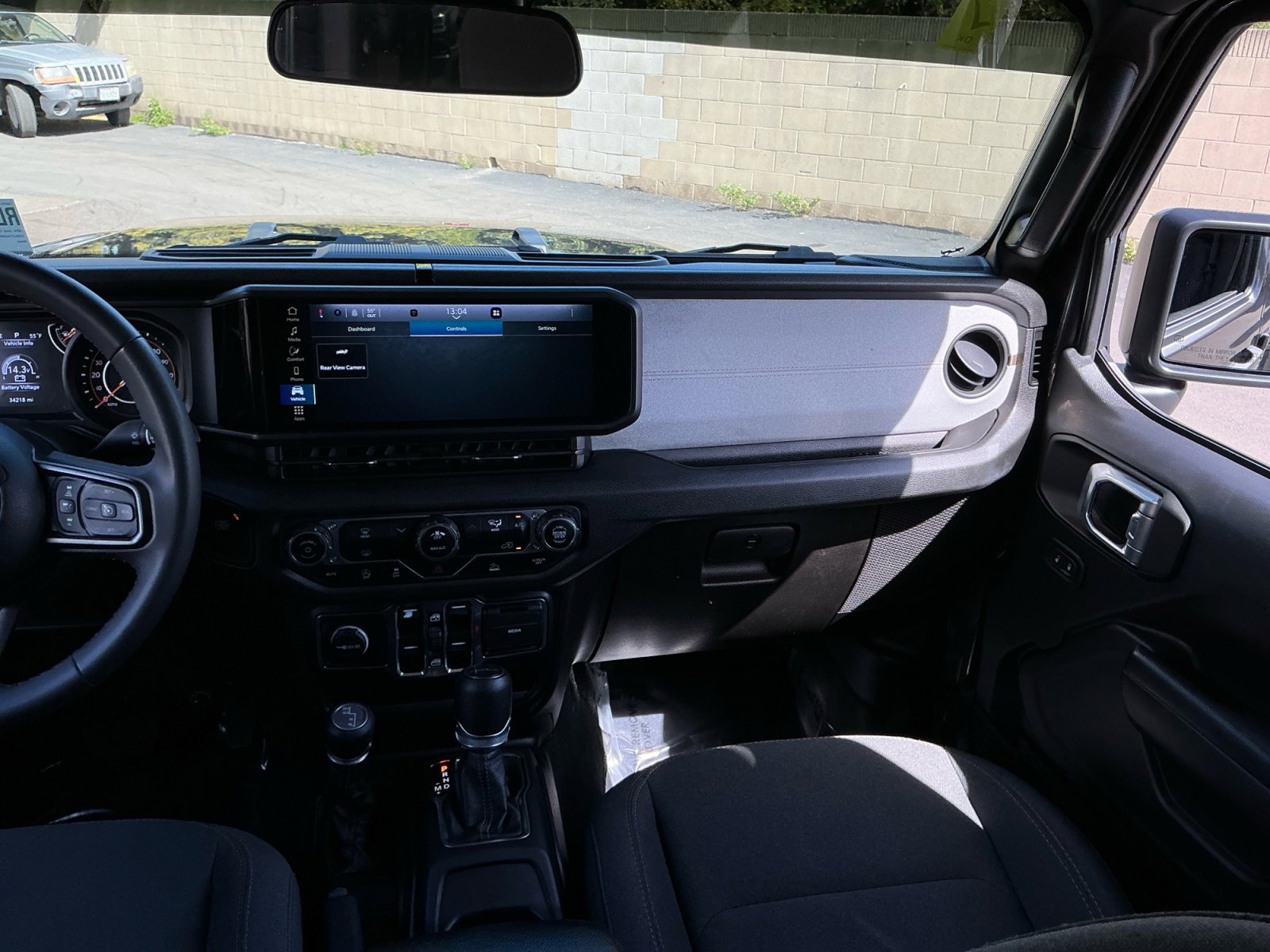 Used 2024 Jeep Gladiator Sport image 16