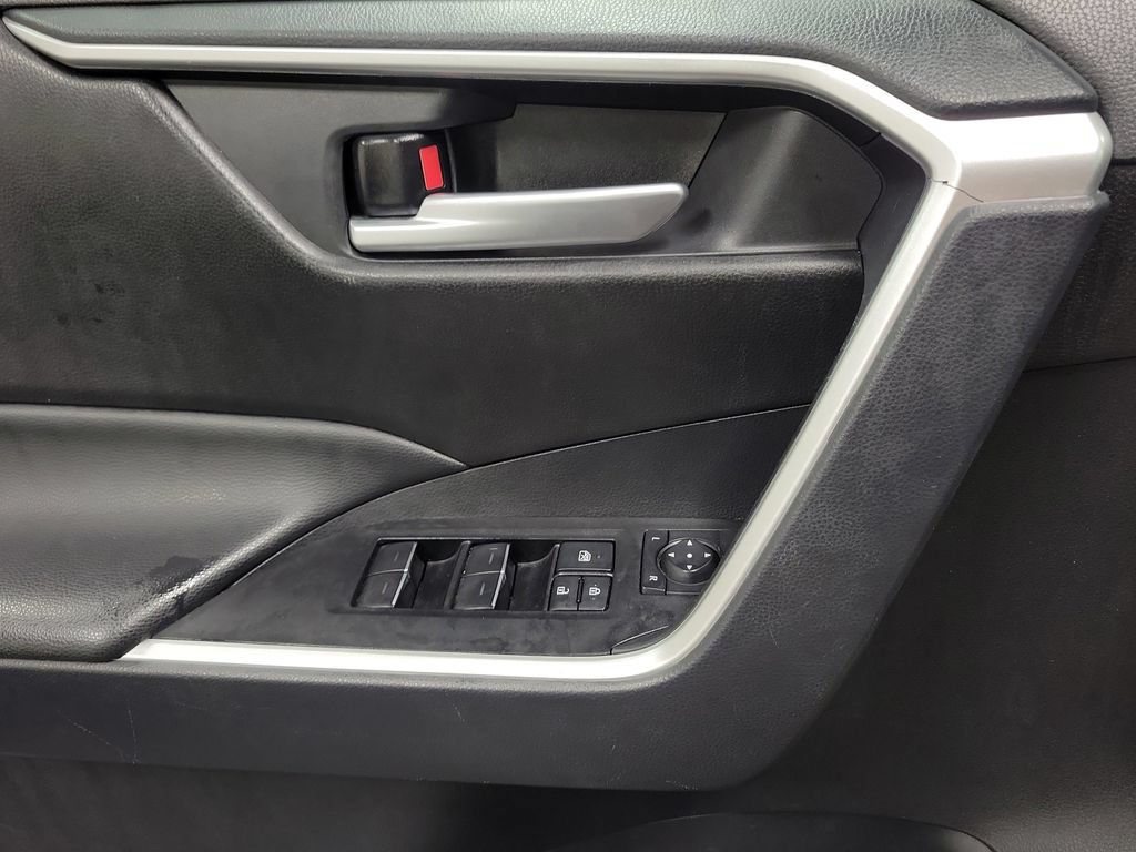 Used 2025 Toyota RAV4 XLE AWD/4WD image 29