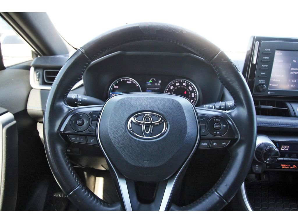 Used 2022 Toyota RAV4 SE image 16