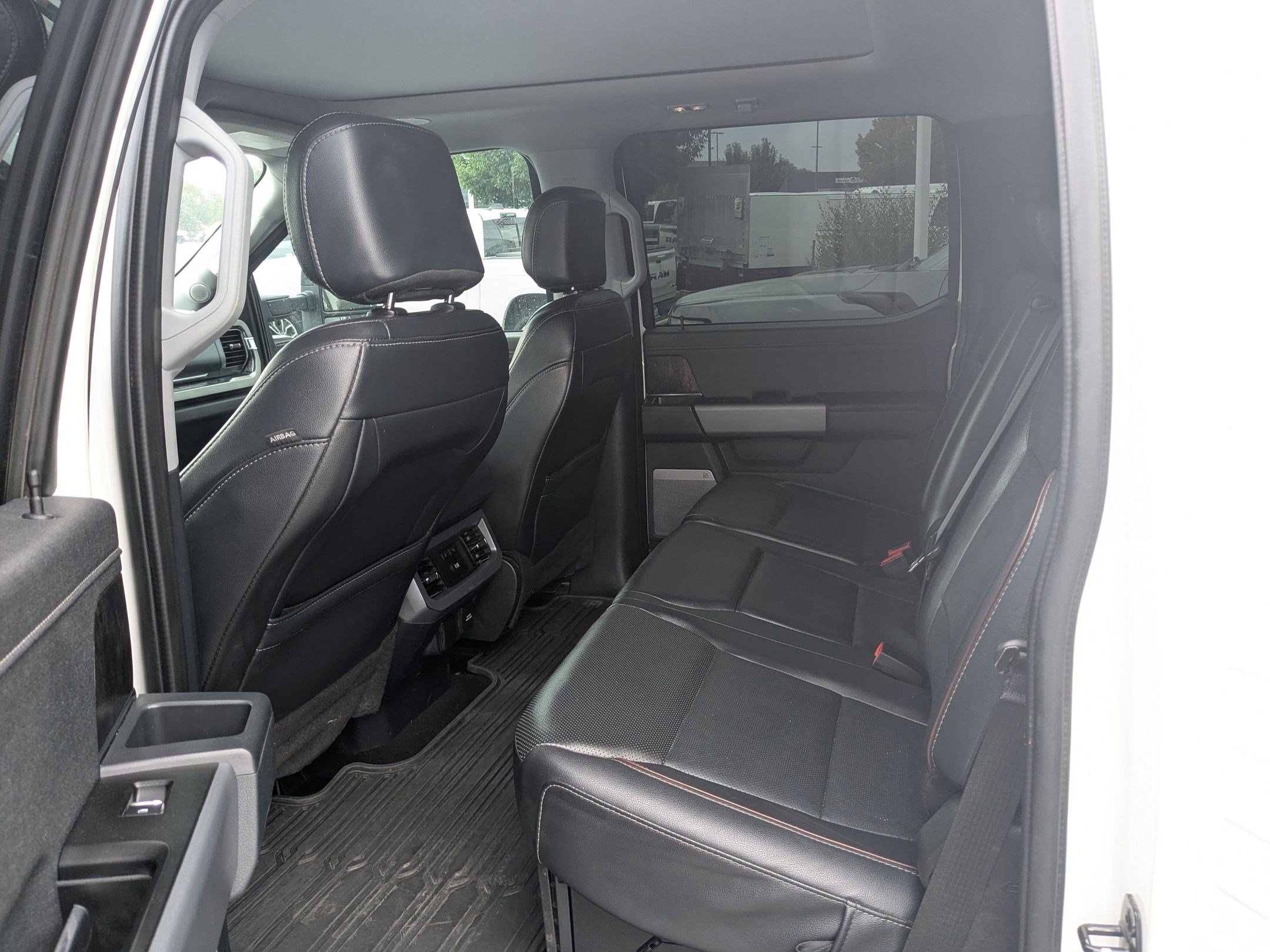 Used 2023 Ford F350 Lariat w/ Lariat Ultimate Package AWD/4WD image 32