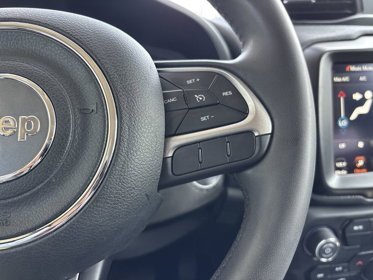 Used 2022 Jeep Renegade Latitude image 27