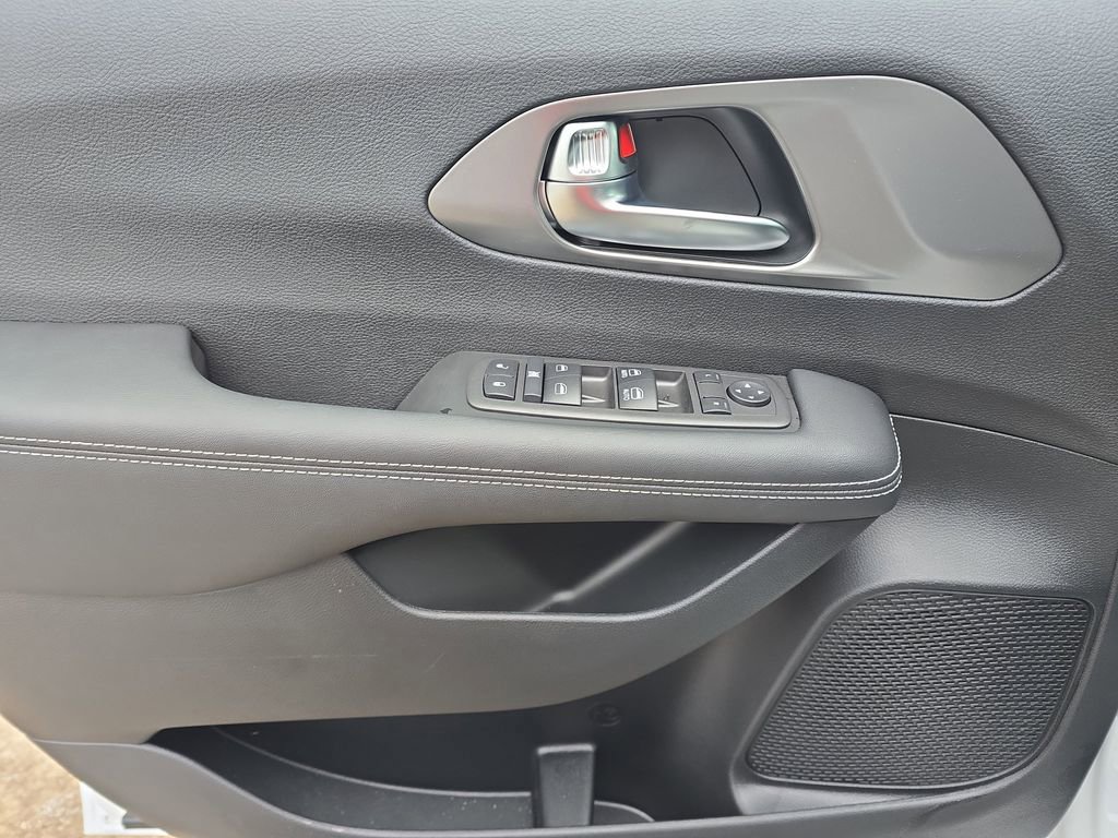 New 2026 Chrysler Pacifica Select w/ S Appearance Package image 12