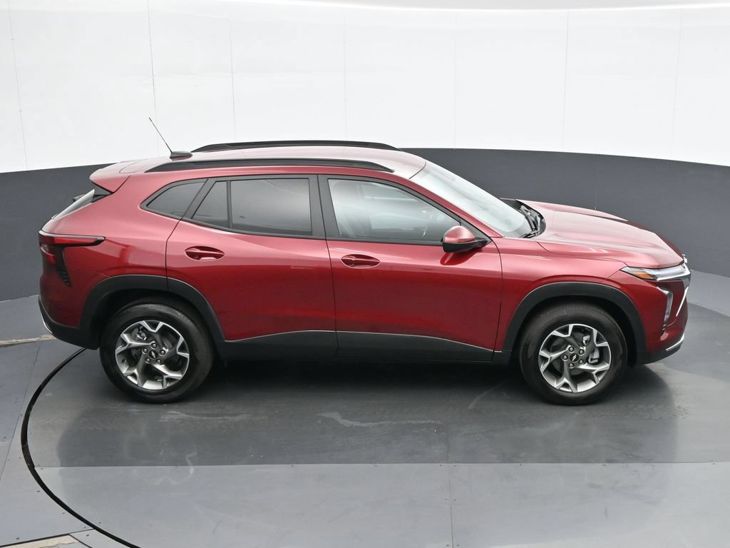 Used 2025 Chevrolet Trax LT w/ LT Convenience Package FWD image 23