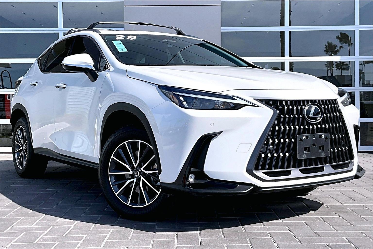 Used 2025 Lexus NX 350h 350h Premium image 3