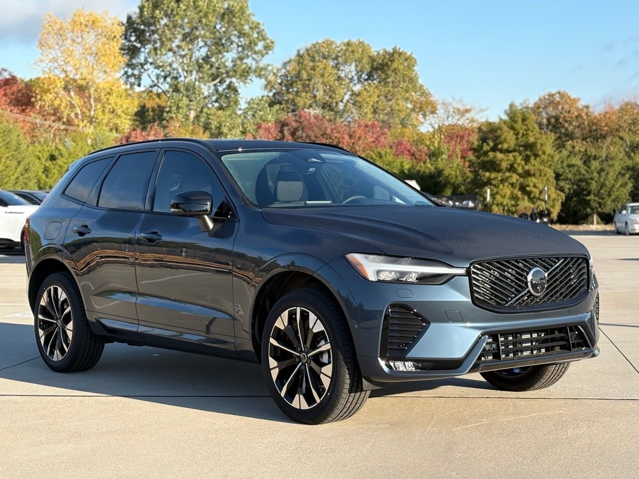 New 2026 Volvo XC60 B5 Plus w/ Protection Package Premier AWD/4WD image 3