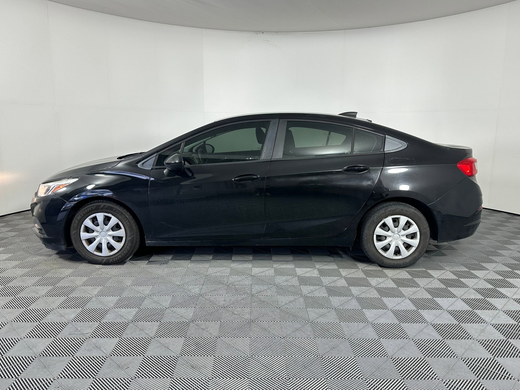 Used 2016 Chevrolet Cruze LS image 2