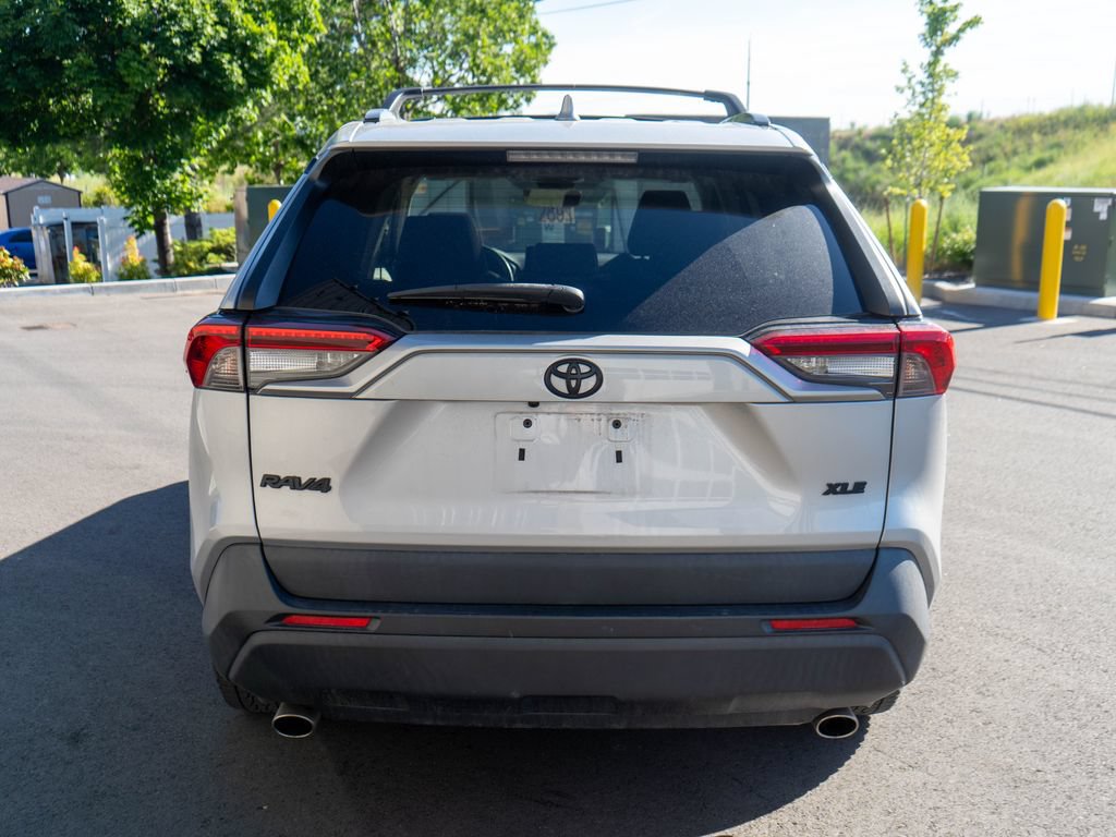 Used 2019 Toyota RAV4 XLE w/ Carpet Mat Package FWD image 6