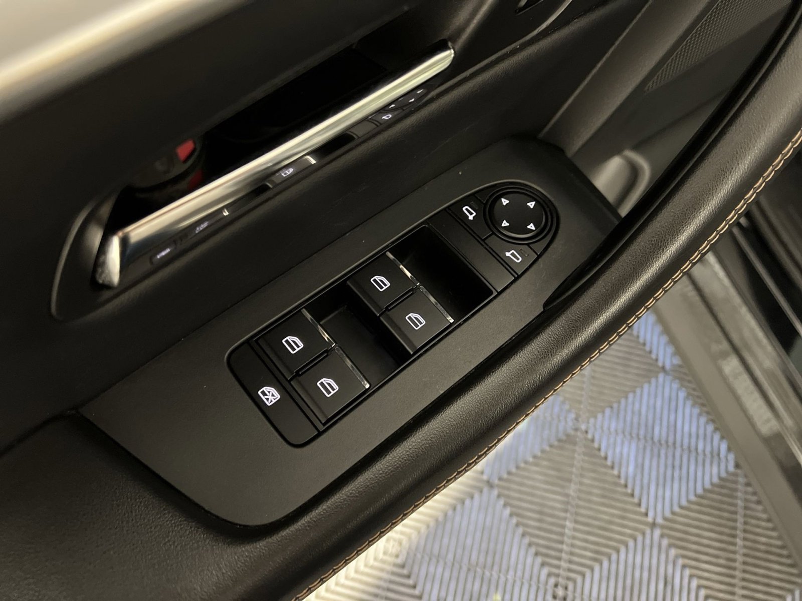 Used 2024 MAZDA CX-90 Plug-In Hybrid w/ Premium Pkg image 15